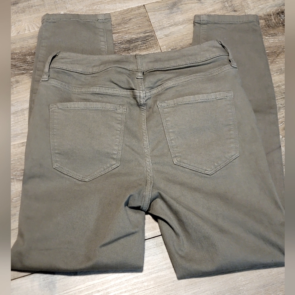 🔴 Simply Vera Vera Wang size 2 Skinny Ankle in Olive Green